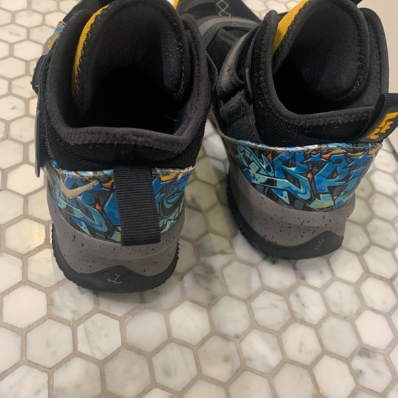 Nike Lebron Soldier XIII Graffiti - Picture 5 of 5